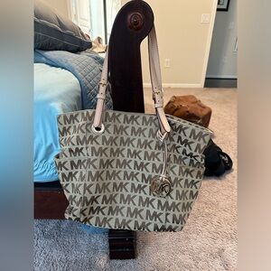 Michael Kors Tote!